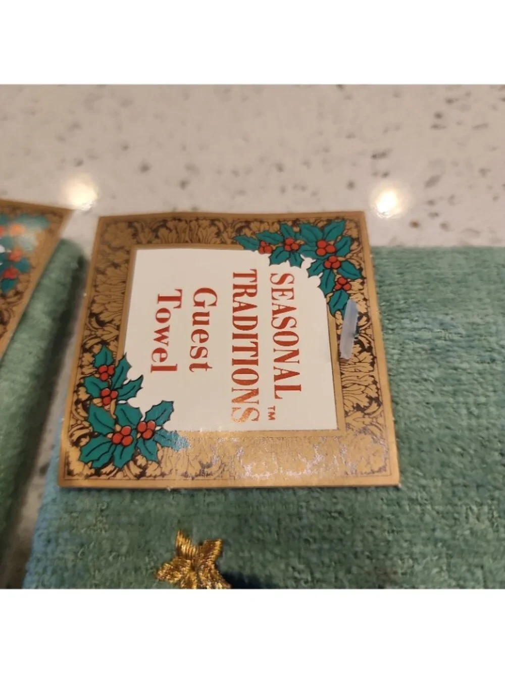 NWT Vintage Seasonal Traditions Guest Fingertip Towel Christmas Set Of 2 Green